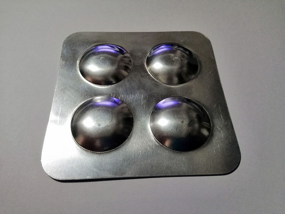 จานหลุมโลหะอลูมิเนียมขนาด 8 x8 เซนติเมตร