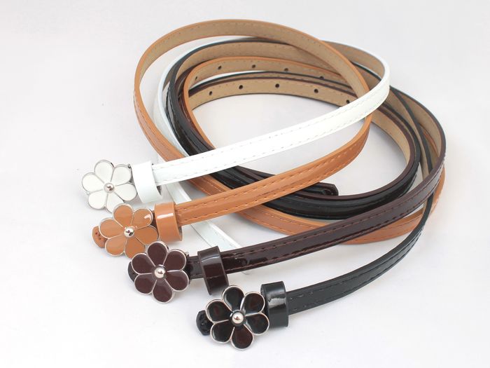 BLT-291-294 เข็มขัดแฟชั่นผู้หญิงเส้นเล็ก สายหนังเทียม หัวโลหะรูปดอกไม้ (มี 4 สีให้เลือก)