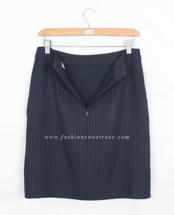 SK-417 กระโปรงทรงเอ ผ้าโพลีเอสเตอร์สีน้ำเงิน เป็นกระโปรงป้ายมีกระเป๋าล้วง 2 ข้าง