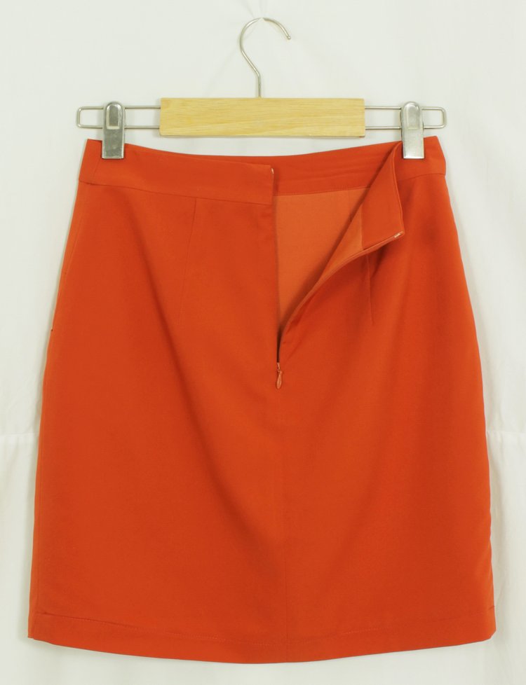 SK-079 กระโปรงทรงเอ ผ้าไหมอิตาลี สีส้มอิฐ เป็นกระโปรงป้ายมีกระเป๋าล้วง 2 ข้าง