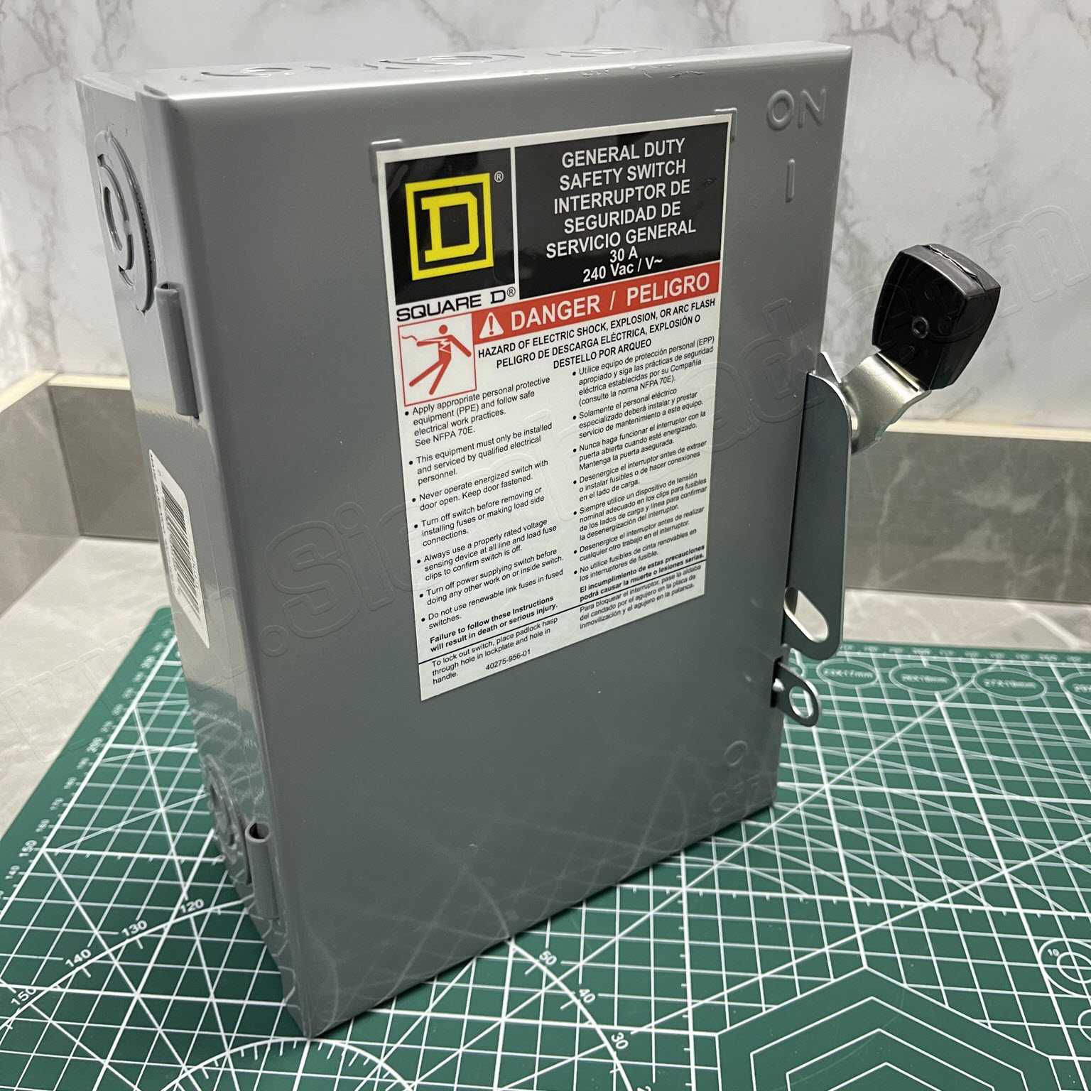 ตู้ เซฟตี้สวิทช์ แบบติดตั้งฟิวล์ และแบบไม่มีฟิวล์ Safty Switch Fusible and non Fusible type (SQUARE D) รุ่น D22 series, H36 series, DU2 serie, DU32 series, HU36 serie