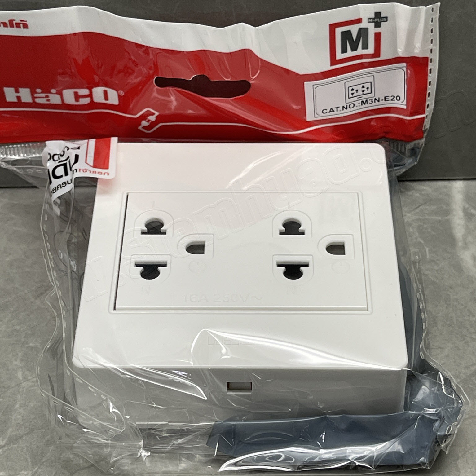ชุดเต้ารับ เดี่ยว 3ขา 2ช่อง กลมแบน Surface socket 3 pin (HACO) M3N-E20