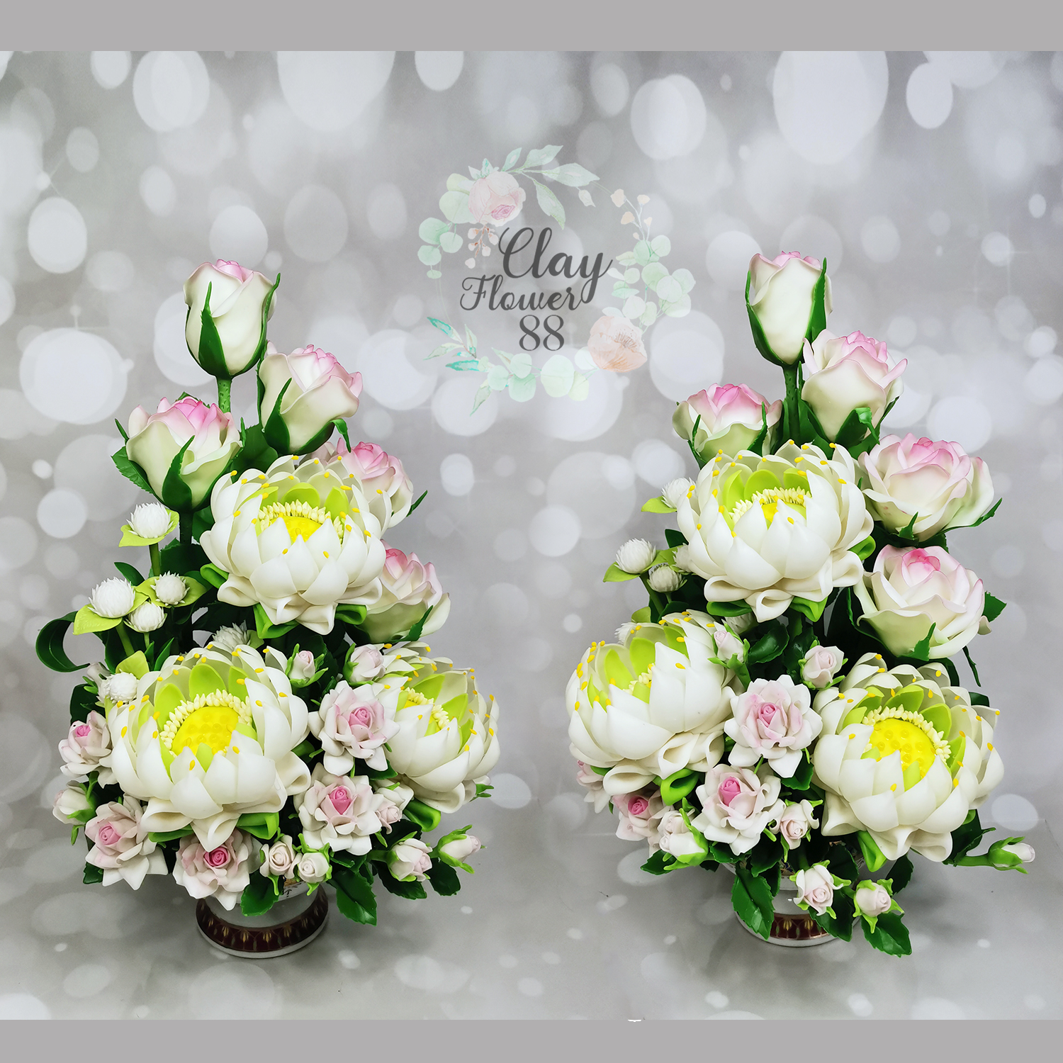 ชุดคู่ดอกบัว สีขาว งานประดิษฐ์ งานปั้น จาก ดินไทย ดอกไม้ ถวายพระ จัดชุดในพานลายเบญจรงค์ (สูง 12 นิ้ว /ราคาต่อคู่)