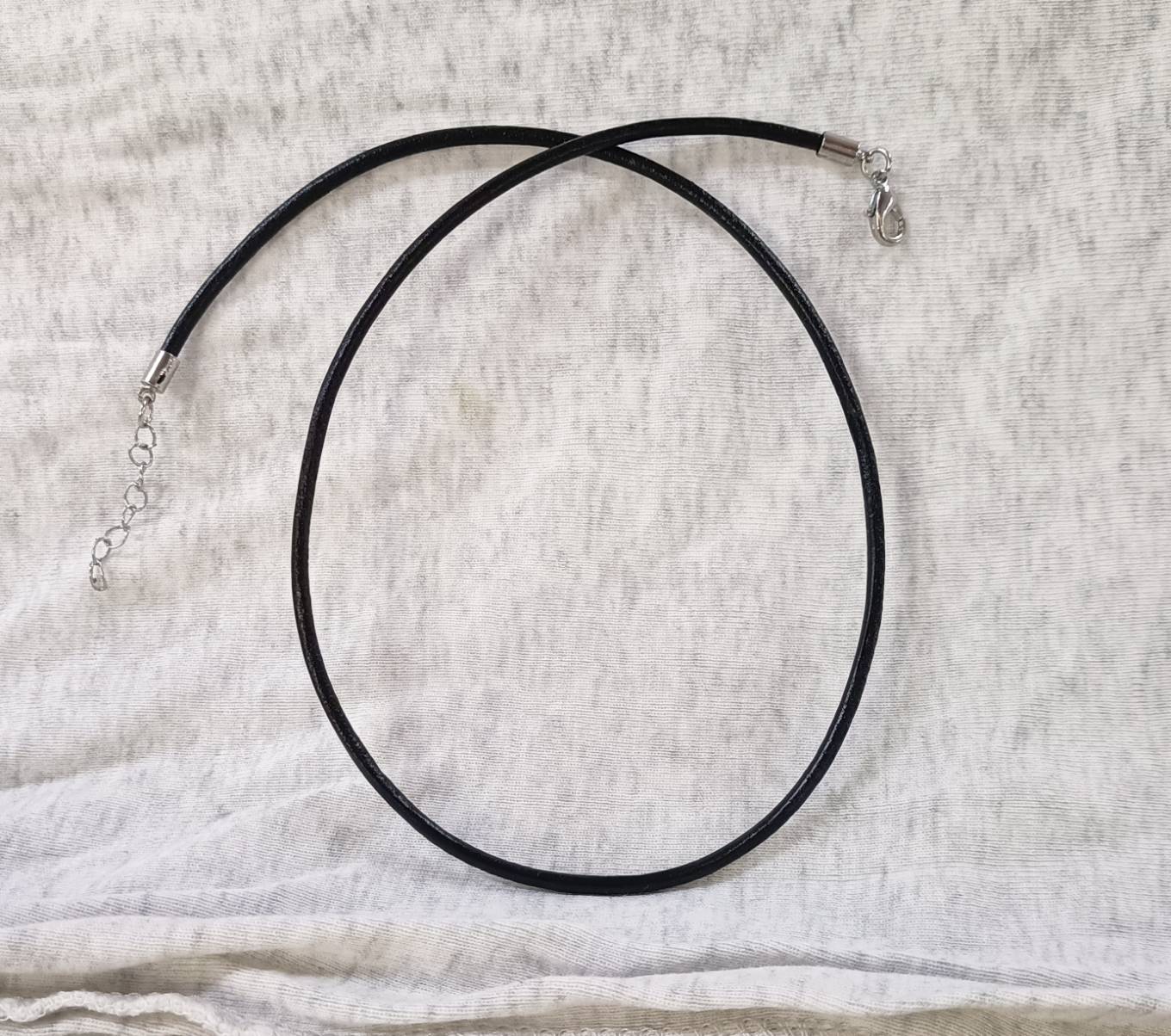 1 เส้น สร้อยคอหนัง สีดำ ขนาด 3 มม. ยาว 17.3 นิ้ว ข้อต่อก้ามปู