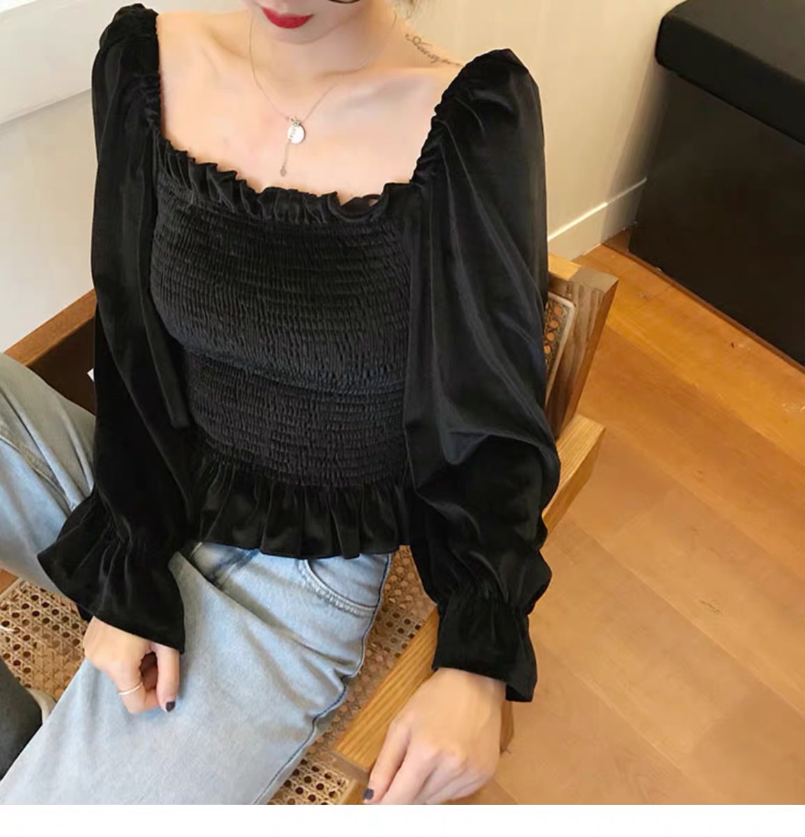 Velvet blouse เสื้อเบาส์กำมะหยี่