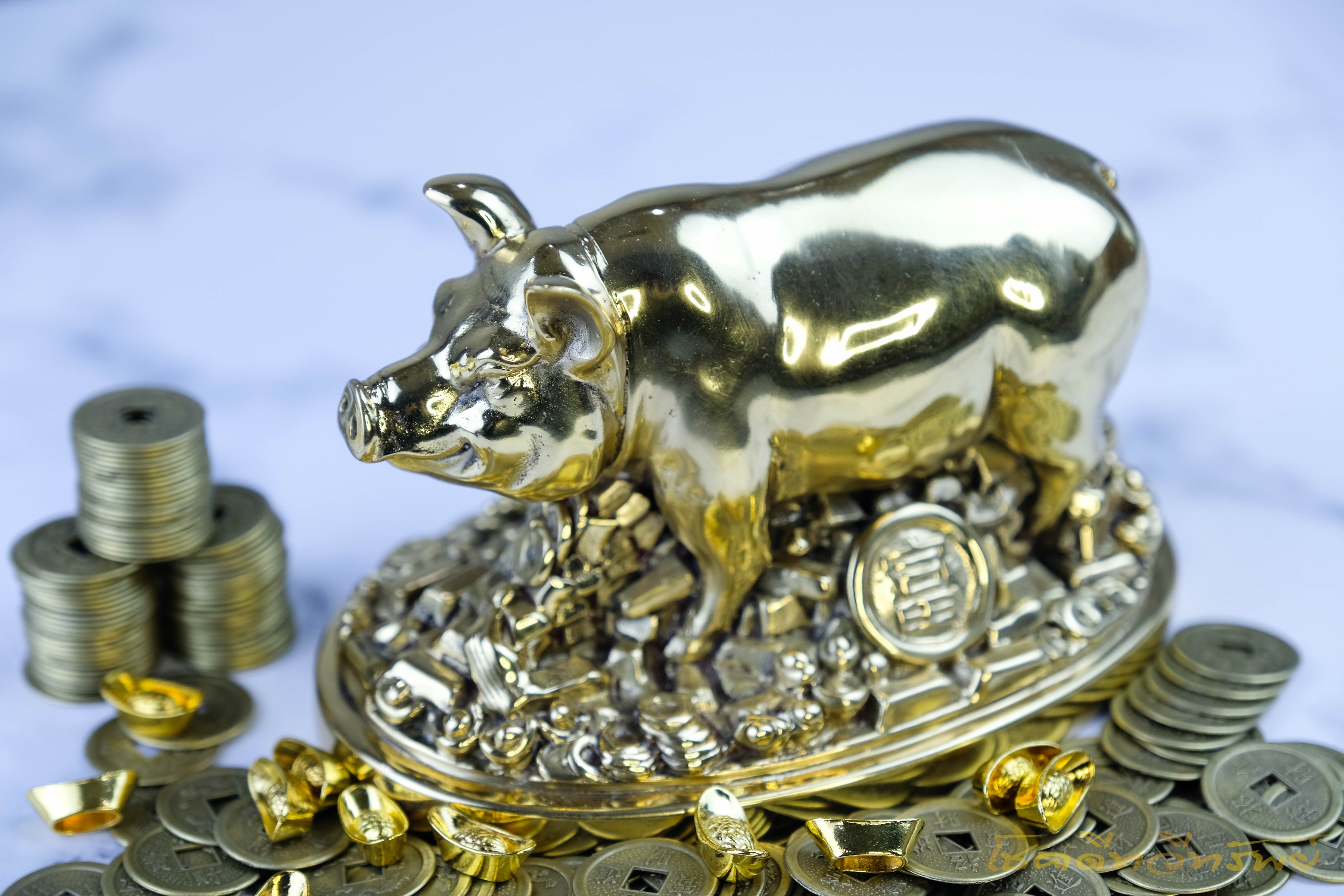 รูปปั้นหมูมงคล