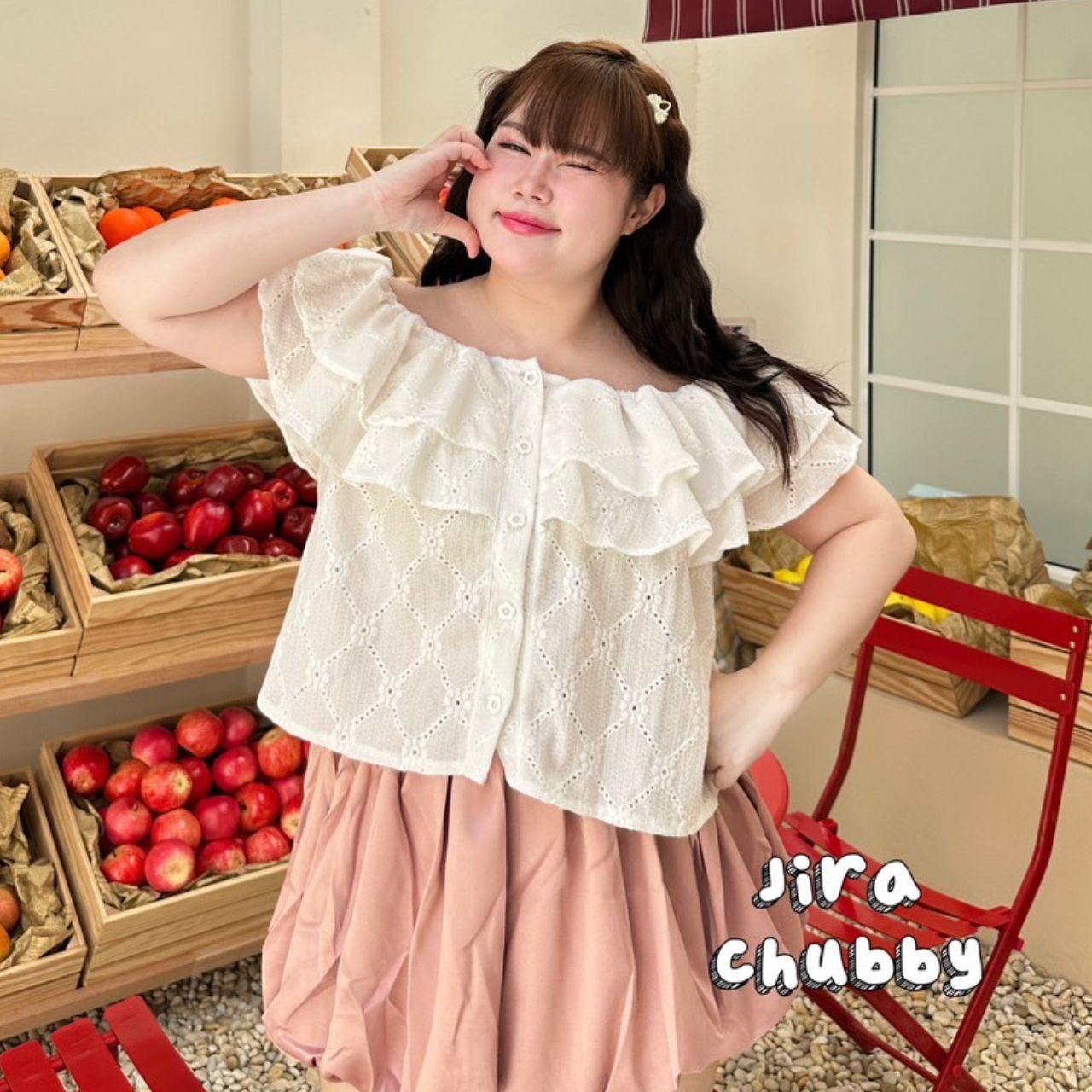 J130 เสื้อสาวอวบ เปิดไหล่ ผ้าฉลุ กระดุมดอกไม้ ถอดติดใช้งานได้ อกได้ถึง50 หน้าผ้า52นิ้ว ฟ้า ขาว ชมพู อก 40-50 นิ้ว