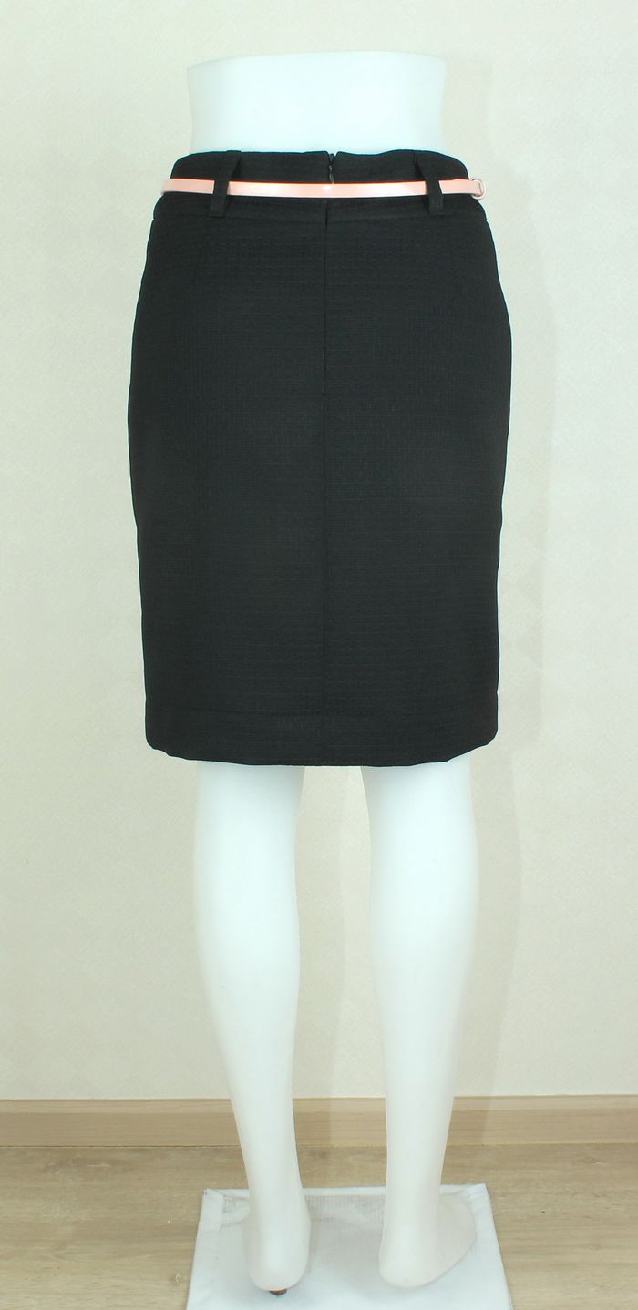 SK-267 กระโปรงแฟชั่น&ทำงาน ทรงสอบแบบผ่าหน้า ผ้า FENDI สีดำ ด้านหน้ากระโปรงจับจีบทวิส