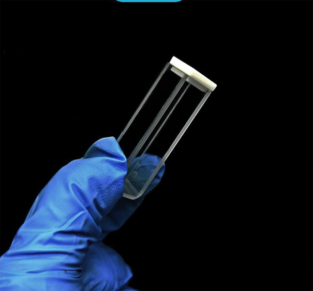 คิวเวตต์แบบแก้ว Light path 10 mm. ขนาด 3.5 ml. กล่อง4ชิ้น