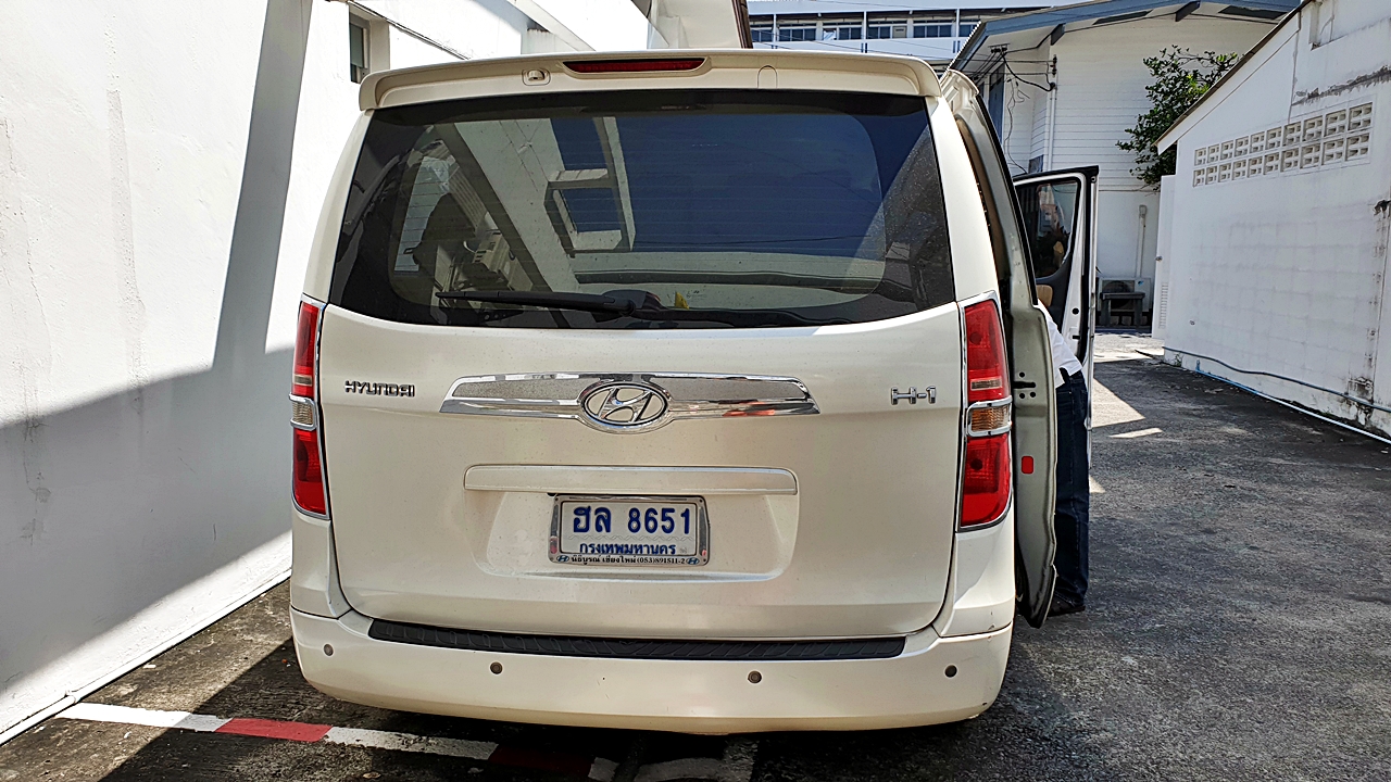 HYUNDAI H-1 DELUXE ท่านแม่ทัพภาค พิษณุโลก [เบาะVIP,เบาะท้ายหนัง,เคาเตอร์เตี้ย,พรม]-ฮล8651