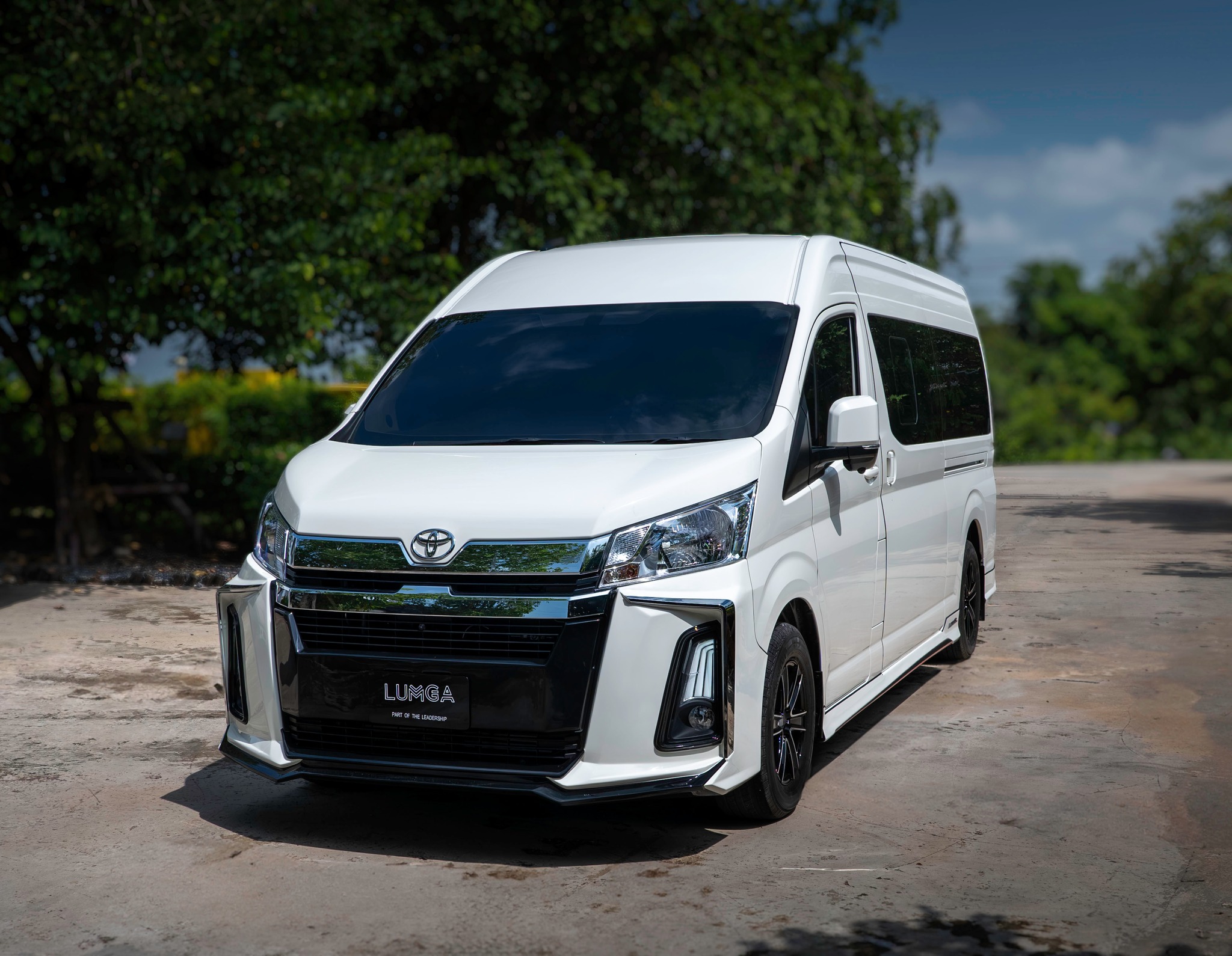 สเกิร์ตกันชนหน้า LUMGA : COMMUTER 2019-2024