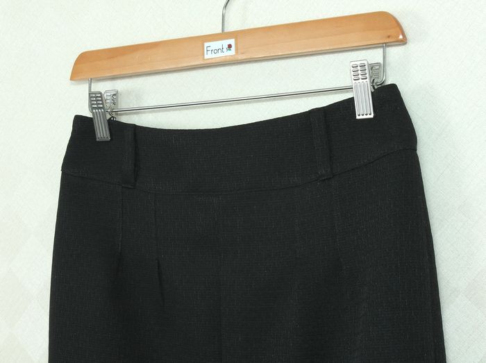 SK-267 กระโปรงแฟชั่น&ทำงาน ทรงสอบแบบผ่าหน้า ผ้า FENDI สีดำ ด้านหน้ากระโปรงจับจีบทวิส