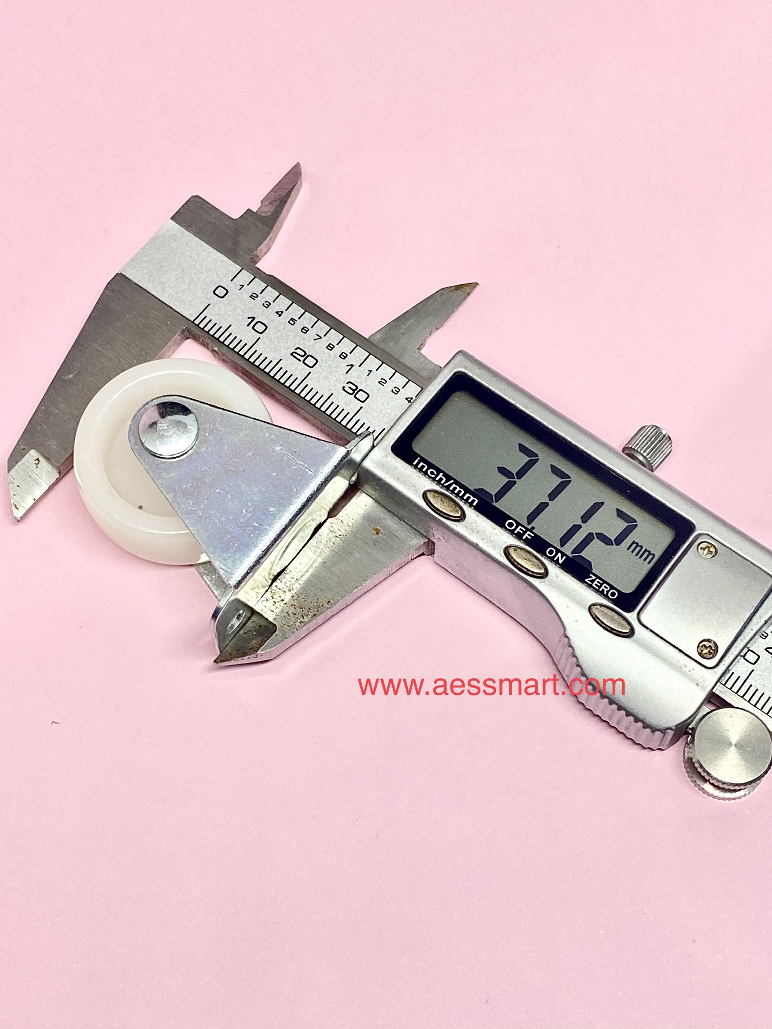 S682 : ล้อลาก รอบไม่ฟรี สำหรับเป็นล้อหลัง รถ Smart Car