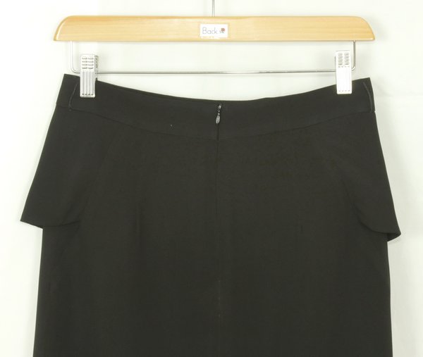 SK-068 กระโปรงทรงสอบ ผ้าไหมอิตาลีสีดำ ด้านหน้ากระโปรงจับจีบระบาย