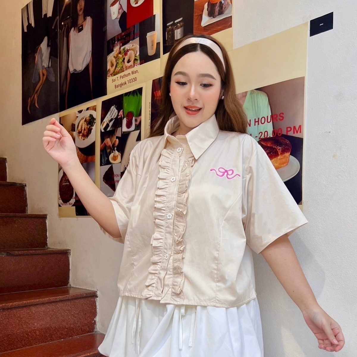 J045 เสื้อเชิ้ต แต่งสาปหน้าระบายหยิกๆ ปักโบว์ กระดุมดอกไม้