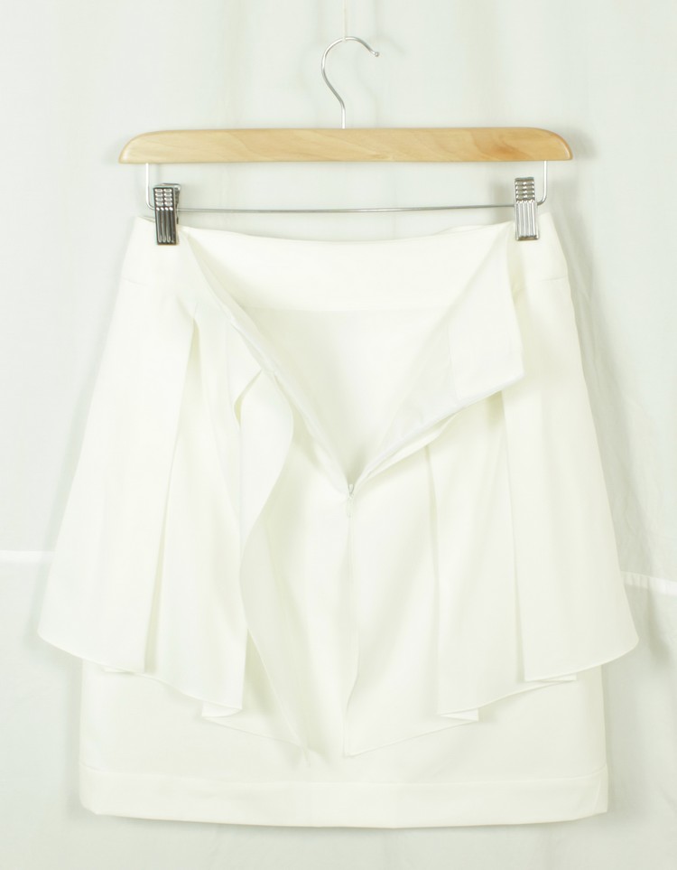 SK-153 กระโปรงแฟชั่น&ทำงาน ผ้าไหมอิตาลีสีขาวออฟไวท์ มีโบว์ซ้อนกัน 2 ชั้น