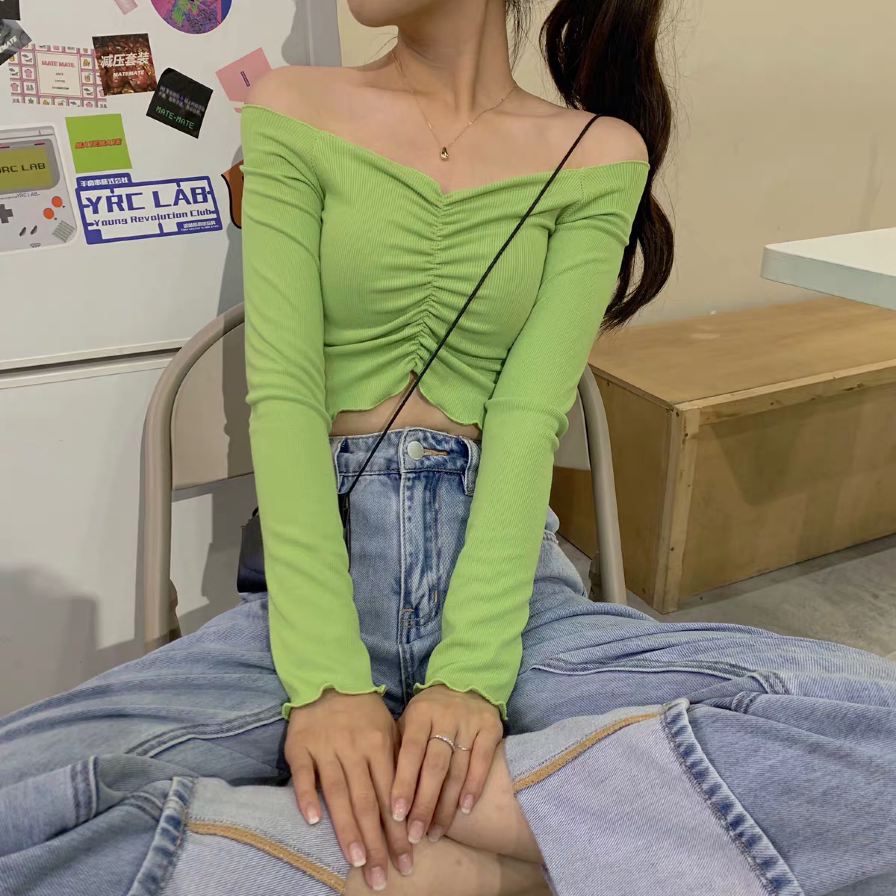 เสื้อครอปปาดไหล่ CHICC mini crop