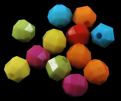 ลูกปัดอะครีลิคเหลี่ยมเจีย ทึบแสง ขนาด 6x5.5 มม. รู 1.5 มม. คละสี 46g ประมาณ 500 เม็ด