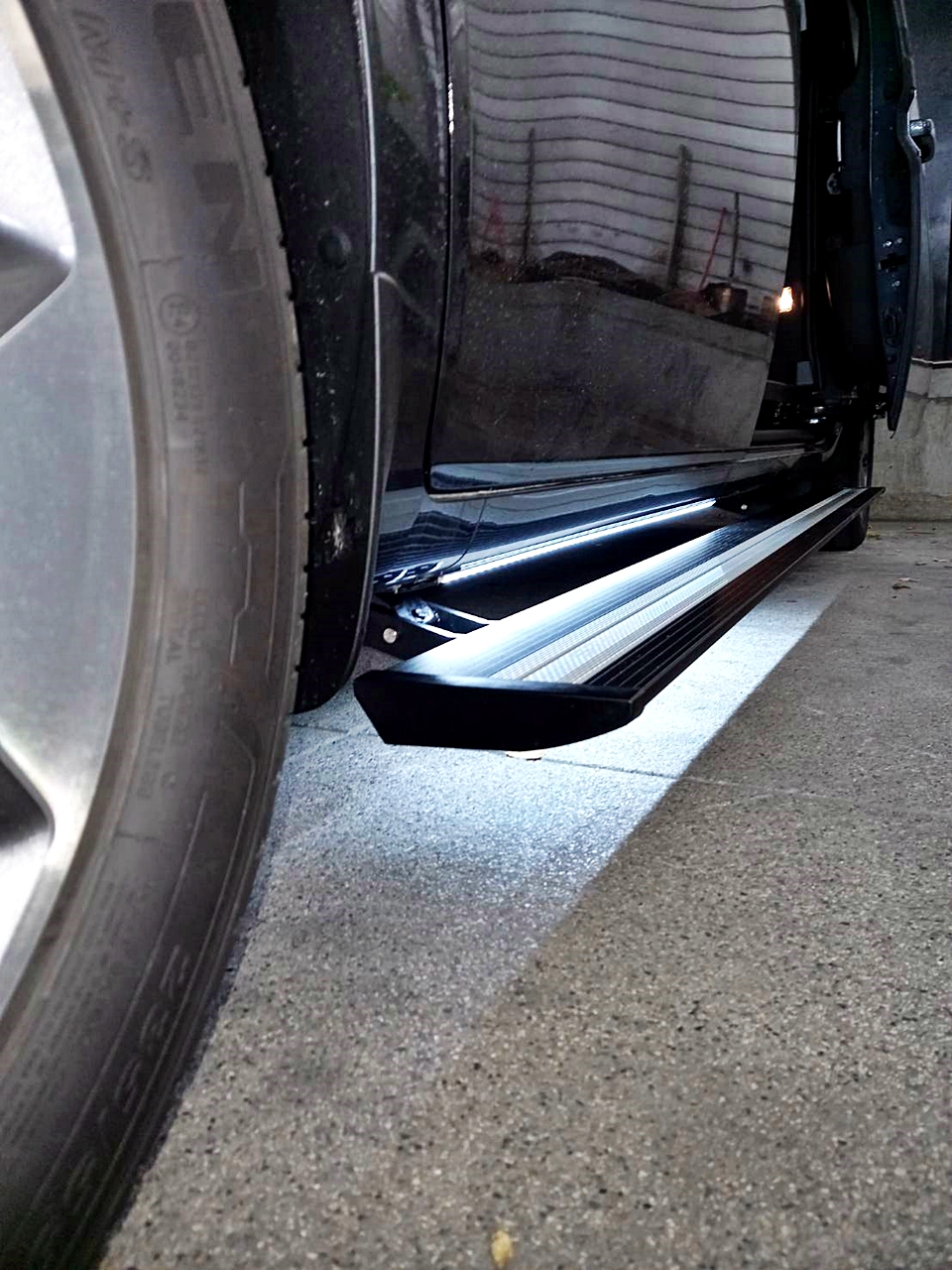 บันไดไฟฟ้ารถฮุนได hyundai staria [ไฟขาว]