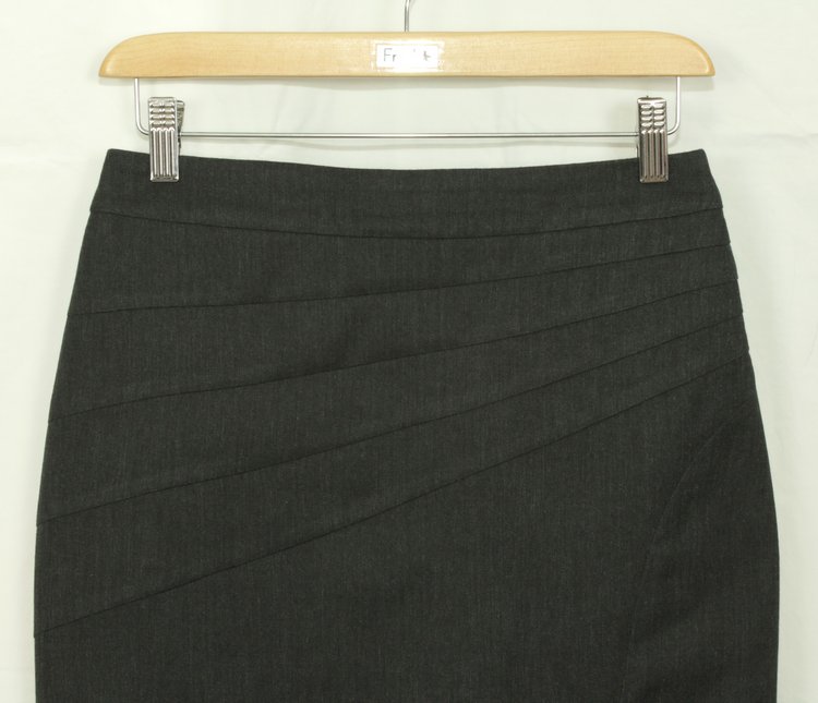 SK-182 กระโปรงแฟชั่น กระโปรงตัดต่อ ผ้าคอตต้อนญี่ปุ่นผสมสเปนเด็กสีดำมีลายในเนื้อผ้า