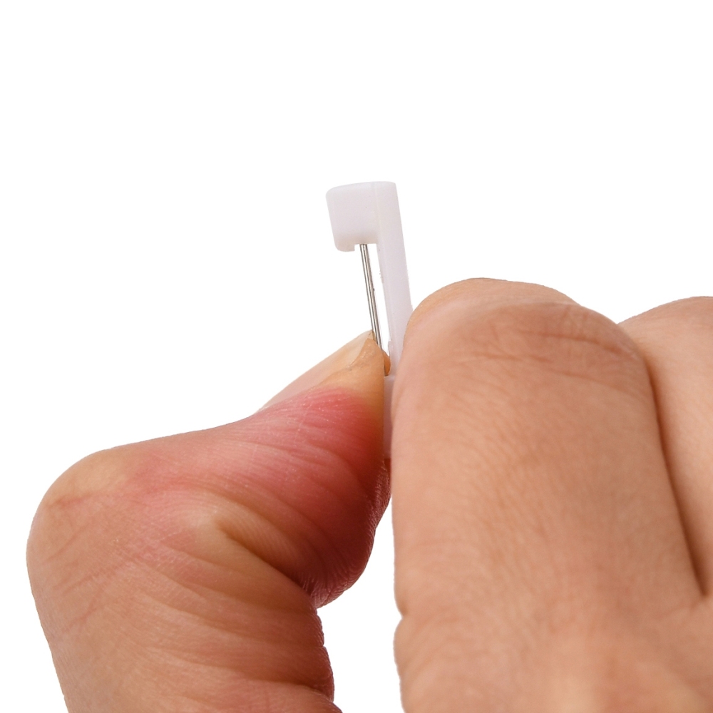 เข็มกลัดฐานพลาสติกสีขาว เข็มกลัดติดป้ายชื้อ เข็มกลัดทำป้ายชื่อ เข็มกลัดงานประดิษฐ์