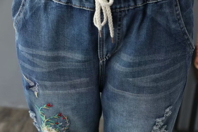 JPNT-007 กางเกงยีนส์ขายาว 5 ส่วน ปักลายดอกไม้เป็นกลุ่ม เอวยางยืด เนื้อผ้านิ่มไม่หนา