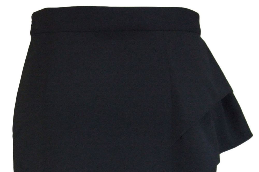 SK-076 กระโปรงทรงสอบ ผ้าไหมอิตาลีสีดำ แต่งระบายไล่ระดับ ลายผ้าสวยค่ะ