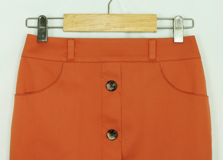 SK-124 กระโปรงแฟชั่น&ทำงาน ทรงสอบ ผ้าญี่ปุ่นสีส้มอิฐ ตกแต่งด้วยกระดุม 4 เม็ด