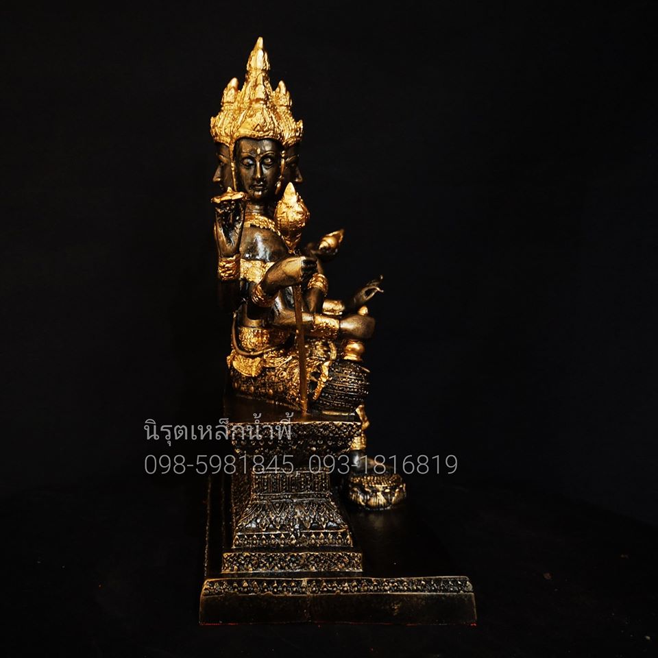 พระพรหมเนื้อมวลสารแร่เหล็กน้ำพี้