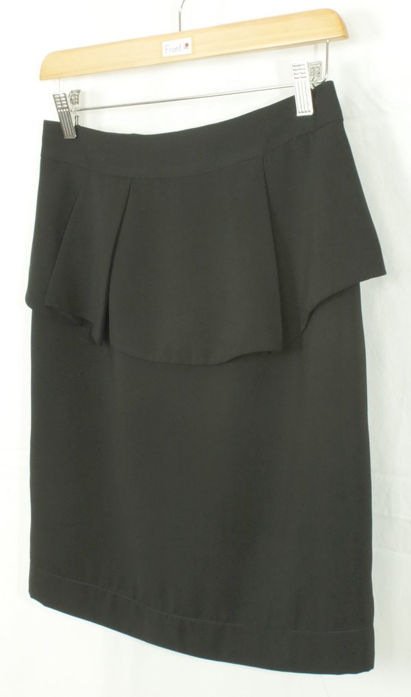 SK-068 กระโปรงทรงสอบ ผ้าไหมอิตาลีสีดำ ด้านหน้ากระโปรงจับจีบระบาย