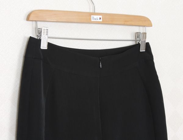 SK-273 กระโปรงแฟชั่น&ทำงาน ทรงสอบ ผ้าวาเลนติโน่สีดำ ด้านหลังจับจีบระบายซ้อนกัน