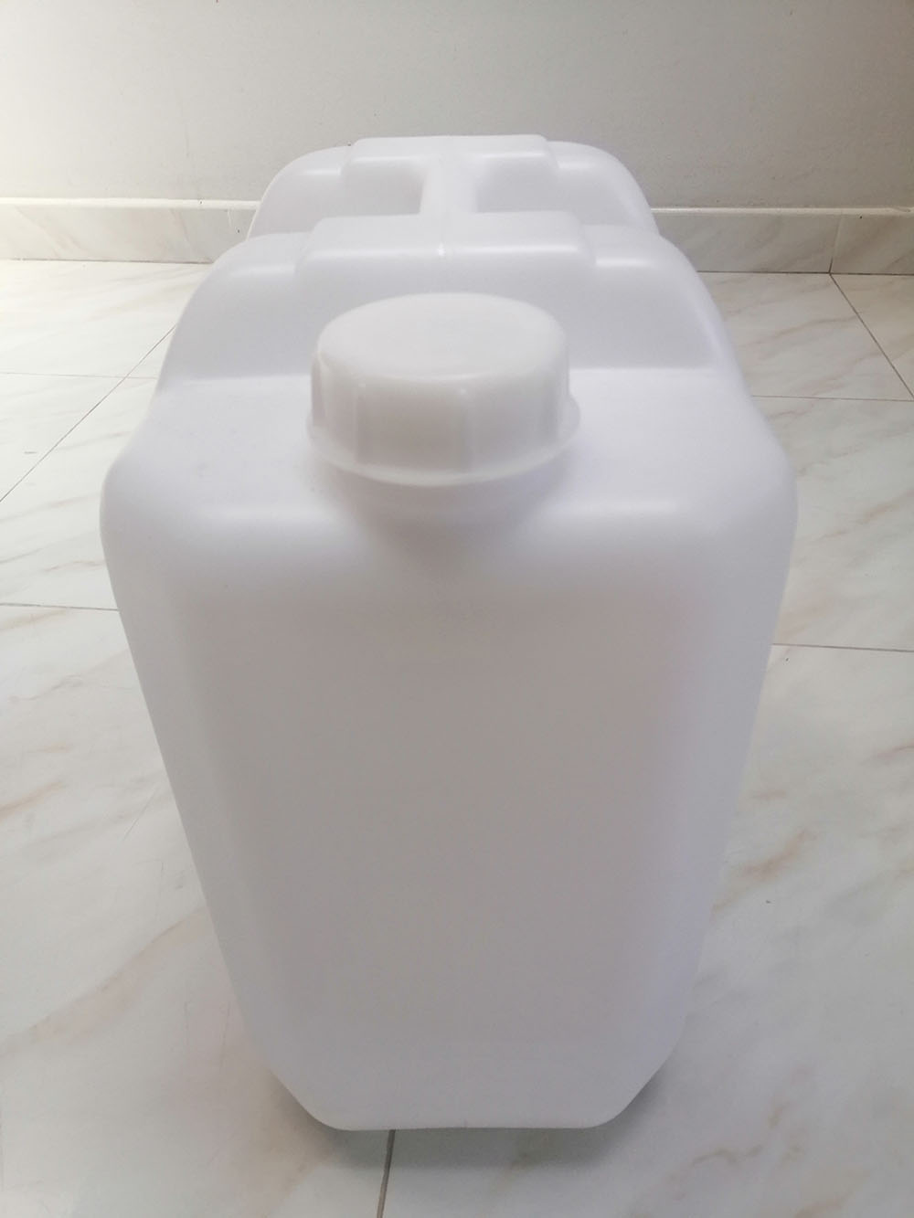 น้ำกลั่นบริสุทธิ์ขนาด 20 ลิตร