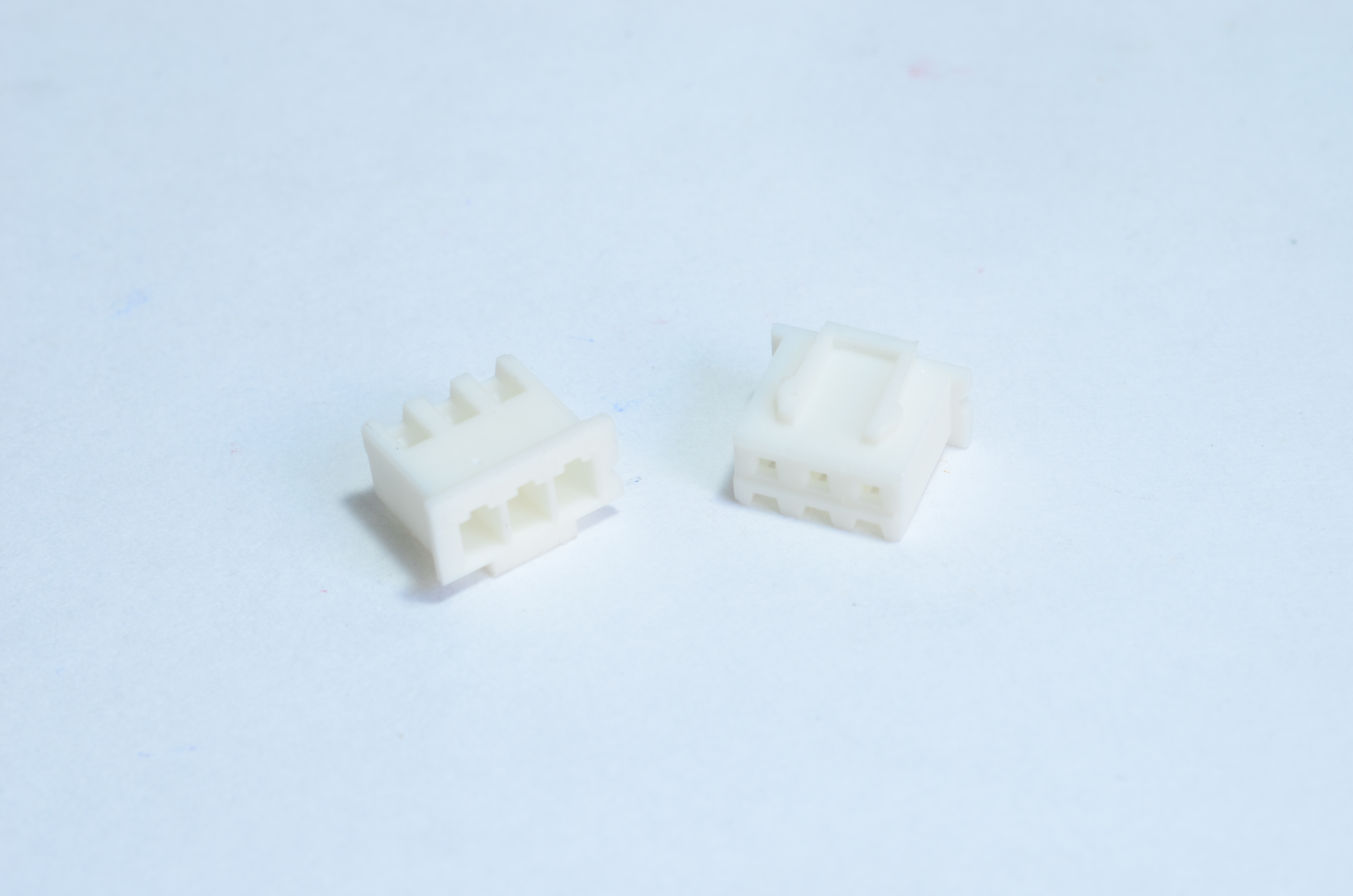 800103 : 3 Pins,Polarized Header Connector(251003)