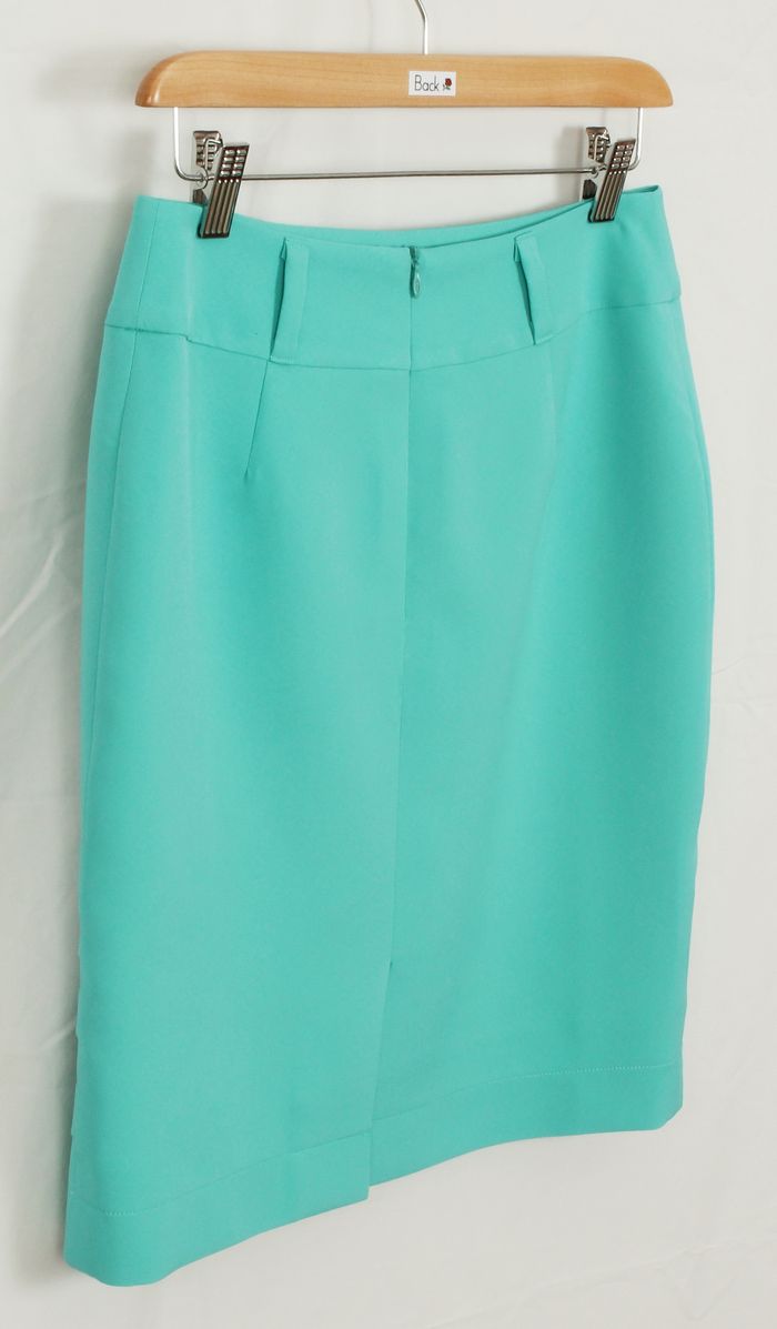 กระโปรงแฟชั่น&ทำงาน กระโปรงทรงสอบ ผ้าไหมอิตาลีสีเขียวพาสเทล ชายกระโปรงตีเกร็ดแต่งด้วกระดุม / SK-226
