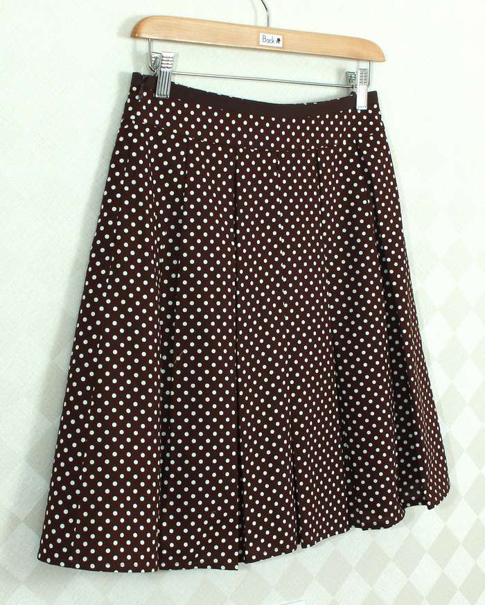 SK-270 กระโปรงแฟชั่น&ทำงาน ทรงบาน ผ้าคอตต้อนญี่ปุ่นพิมพ์จุดขาวพื้นน้ำตาลเข้ม