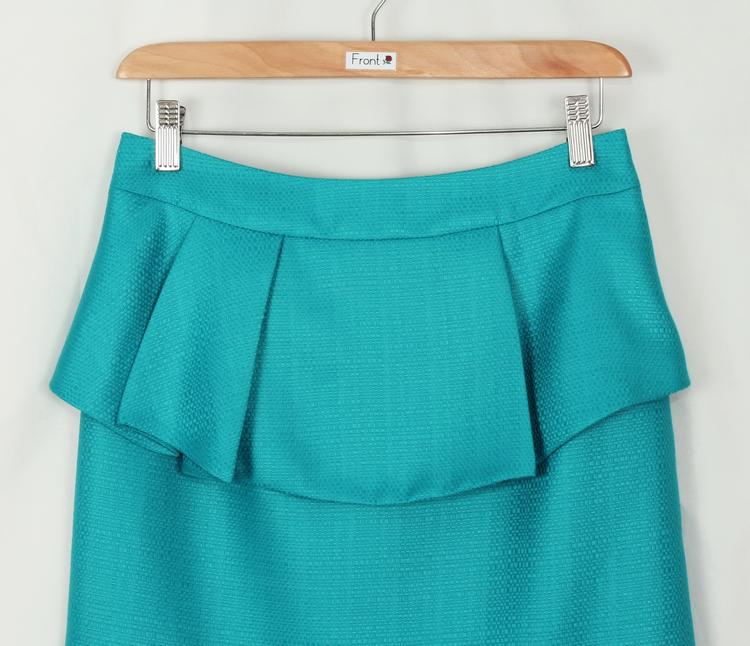 SK-191 กระโปรงแฟชั่น&ทำงาน ทรงสอบ ผ้า CHANEL สีฟ้า ด้านหน้ากระโปรงจับจีบระบาย