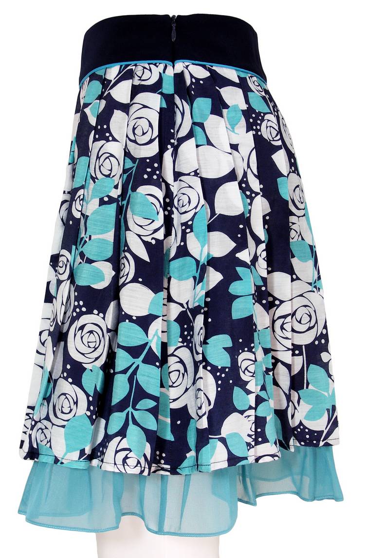 SK-077 กระโปรงทรงระบาย ผ้าคอตต้อนพิมพ์ลายดอกกกุหลาบขาวฟ้า มีจีบรอบตัว