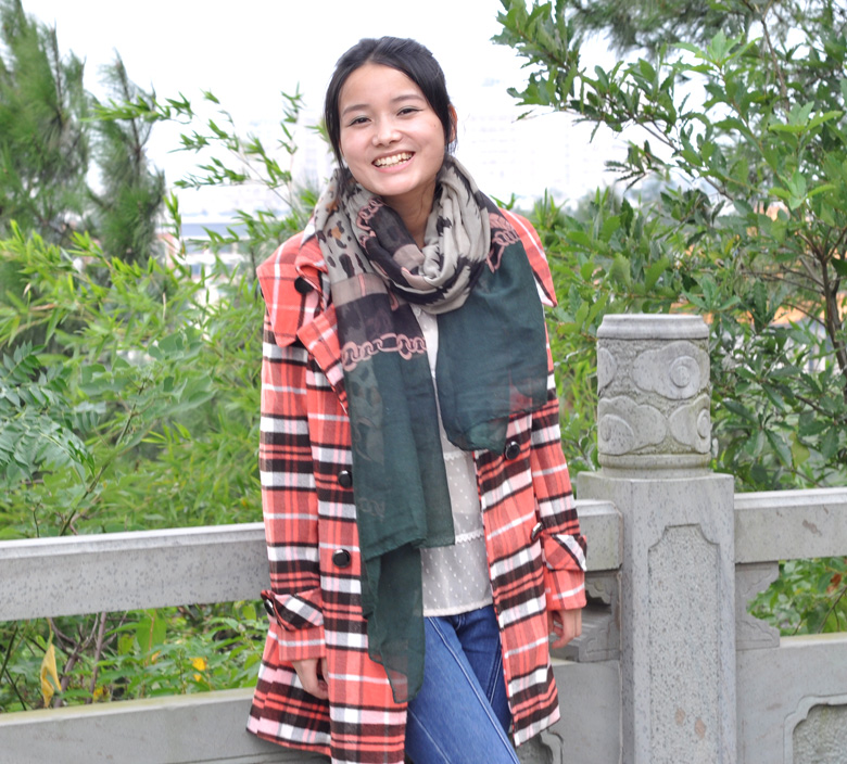 ผ้าพันคอ/คลุมไหล่ Polyester พิมพ์ลายเสือ ขนาด 180cmx110cm(70-7/8"x43-1/4") 1 ชิ้น