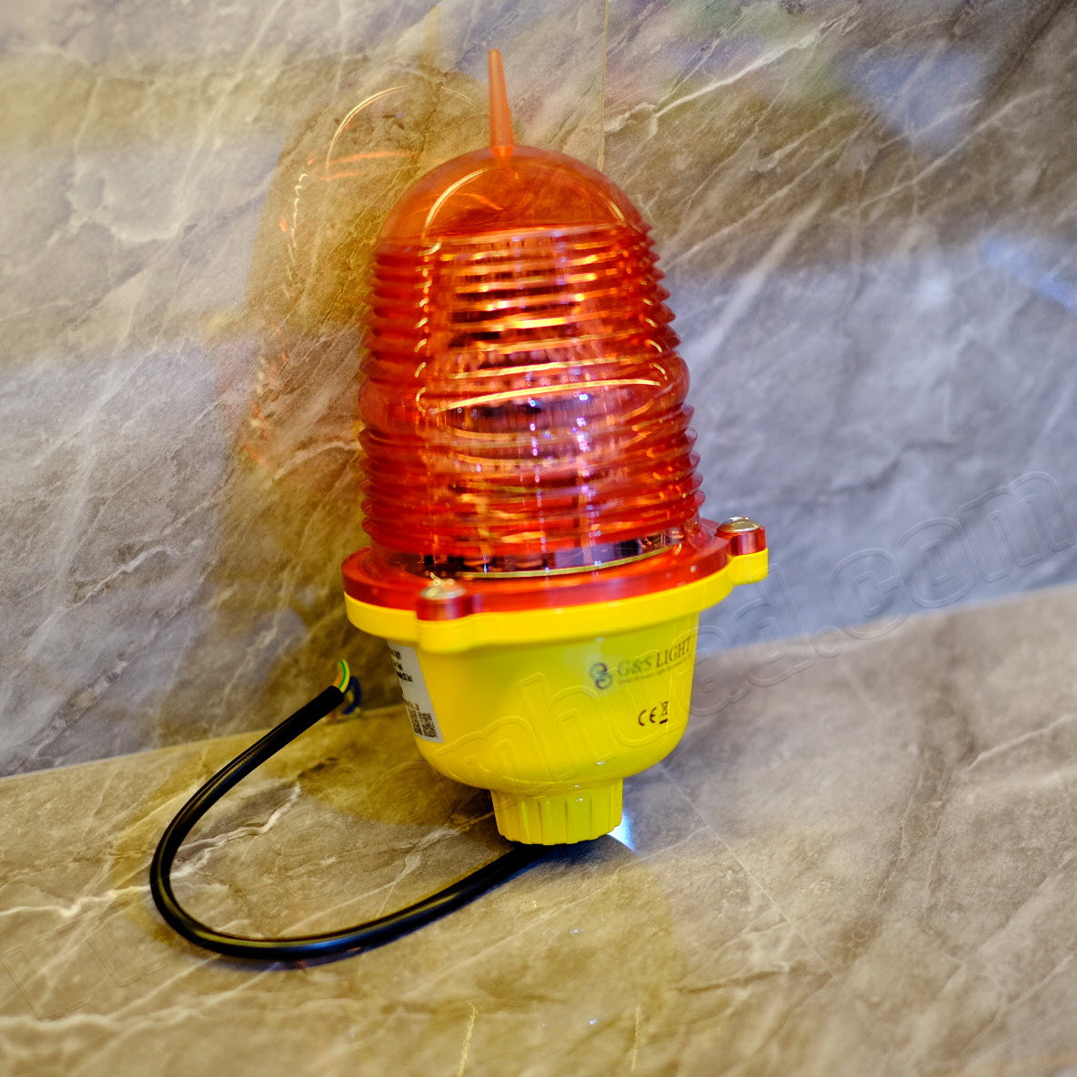 โคมไฟสัณญาณเตือนทางอากาศ LED Aviation Obstruction Light (G&S LIGHT) รุ่น GS-LI/B AC220V 50-60HZ 3W แบบติดค้าง (หากต้องการแบบแสงกระพริบ-ติดต่อก่อนสั่งซื้อ)- ทำงานควบคุมโดยสวิทช์แสงแดด ทำงานเมื่อมีแสง ต่ำกว่า 50LUX และปิดเมื่อแสงสูงกว่า 50LUX