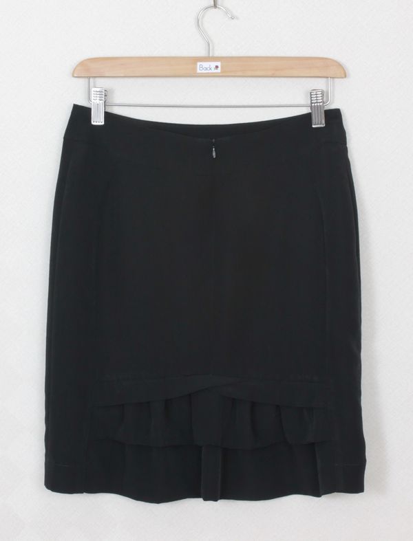 SK-273 กระโปรงแฟชั่น&ทำงาน ทรงสอบ ผ้าวาเลนติโน่สีดำ ด้านหลังจับจีบระบายซ้อนกัน