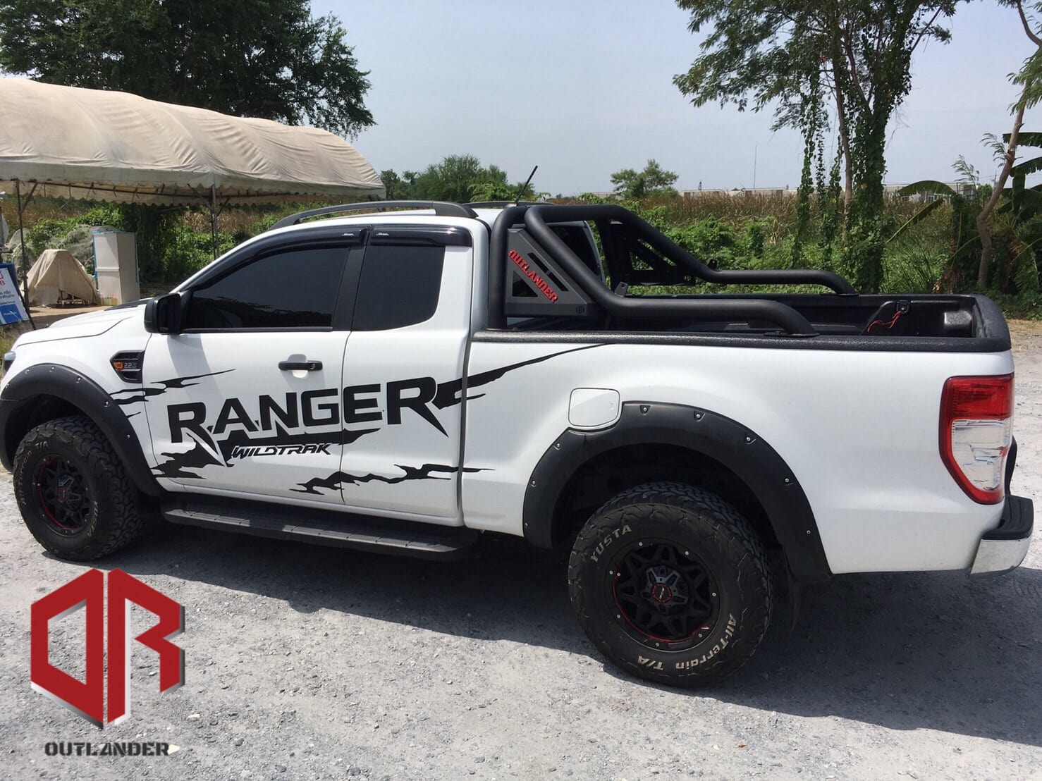 โรบาร์ธันเดอร์ Outlander