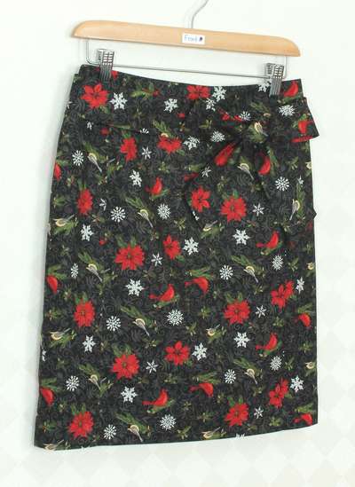 SK-337 กระโปรงแฟชั่น&ทำงาน ทรงสอบ ผ้าคอตต้อนญี่ปุ่นพิมพ์ลายดอกไม้และนก โทนสีเข้ม พร้อมโบว์คาดเอว