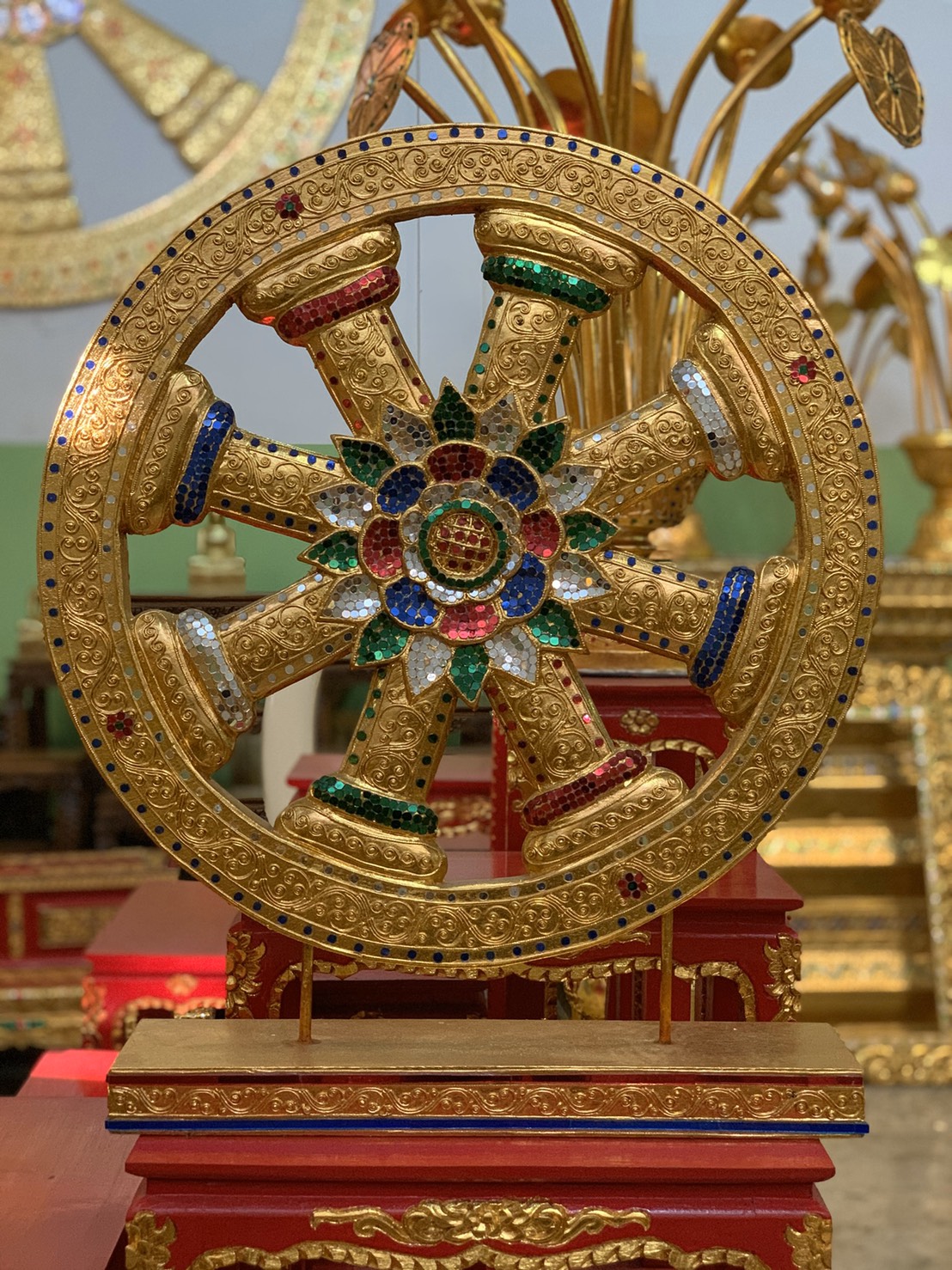 ธรรมจักรลายดอกพิกุล