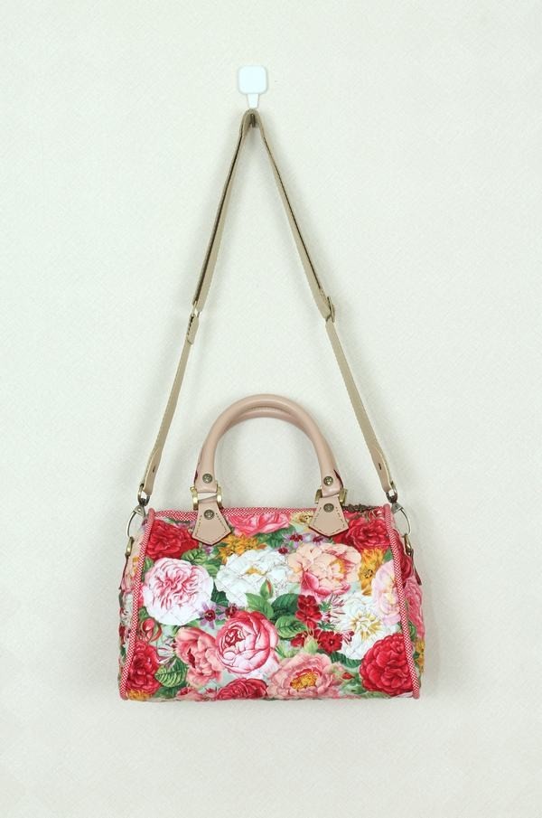 QLT-005 กระเป๋าควิลท์เอนกประสงค์ สำหรับใส่ของสำหรับคุณผู้หญิง ลายดอกกุหลาบใหญ่โทนแดง