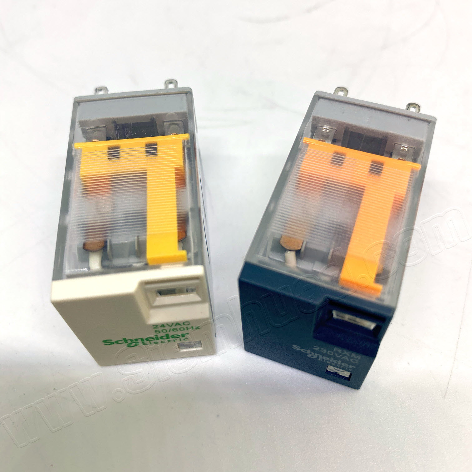 รีเลย์ / plug-in Relays แบบ 2คอนแทค และ 4คอนแทค มีไฟ LED (Schneider Electric) รุ่น RM4 series, RSB series, RXM series, RUM series, RUZ series, RUW series, RXM series, RXZ series
