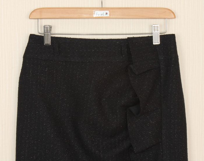 SK-232 กระโปรงแฟชั่นทรงสอบ ผ้า CHANEL สีน้ำเงินเข้ม ด้านหน้ากระโปรงจับจีบ รูดระบาย 3 ชั้น