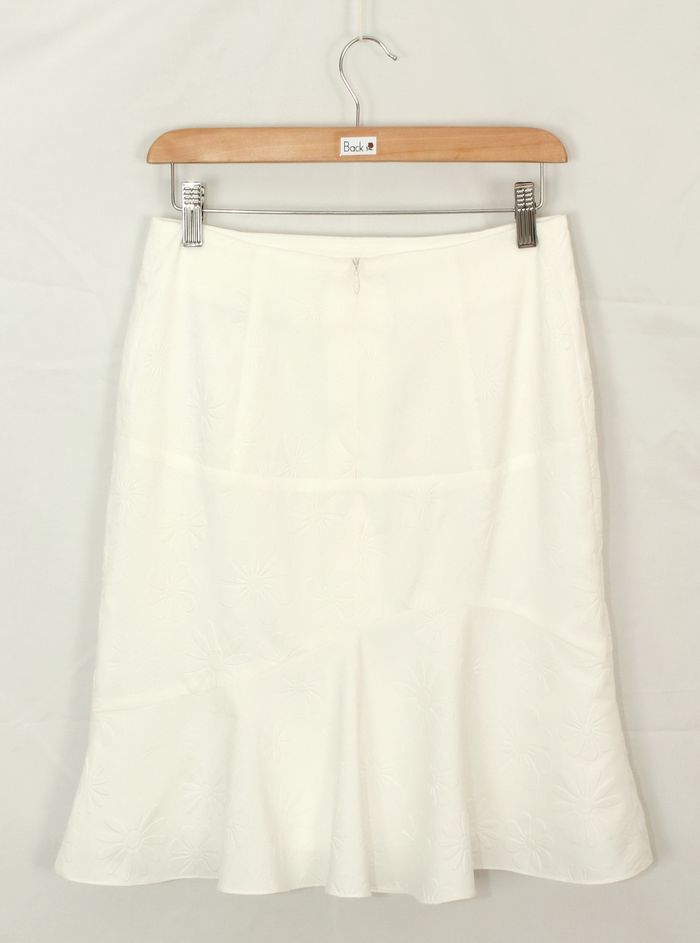 SK-219 กระโปรงแฟชั่น&ทำงาน ทรงย้วย ผ้าไหมอิตาลีพิมพ์นูนลายดอกไม้ สีขาวออฟไวท์