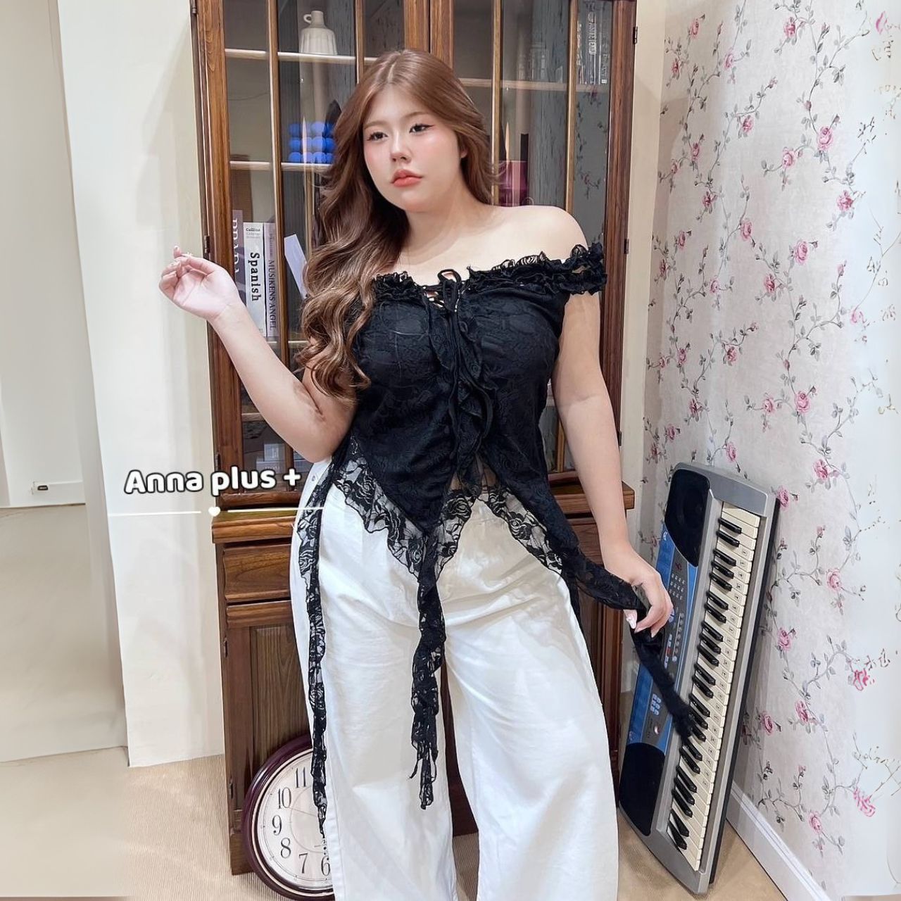 A258 เสื้อสาวอวบ ผ้าลูกไม้ ขาว ดำ อกได้ถึง38-48 นิ้วหน้าผ้า50นิ้ว