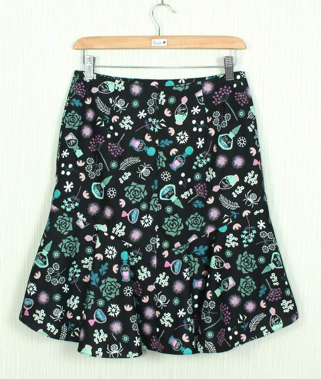 SK-262 กระโปรงแฟชั่น&ทำงาน ทรงย้วย ผ้าคอตตอนญี่ปุ่นพิมพ์ลายกราฟฟิคดอกกุหลาบและขวดน้ำหอม