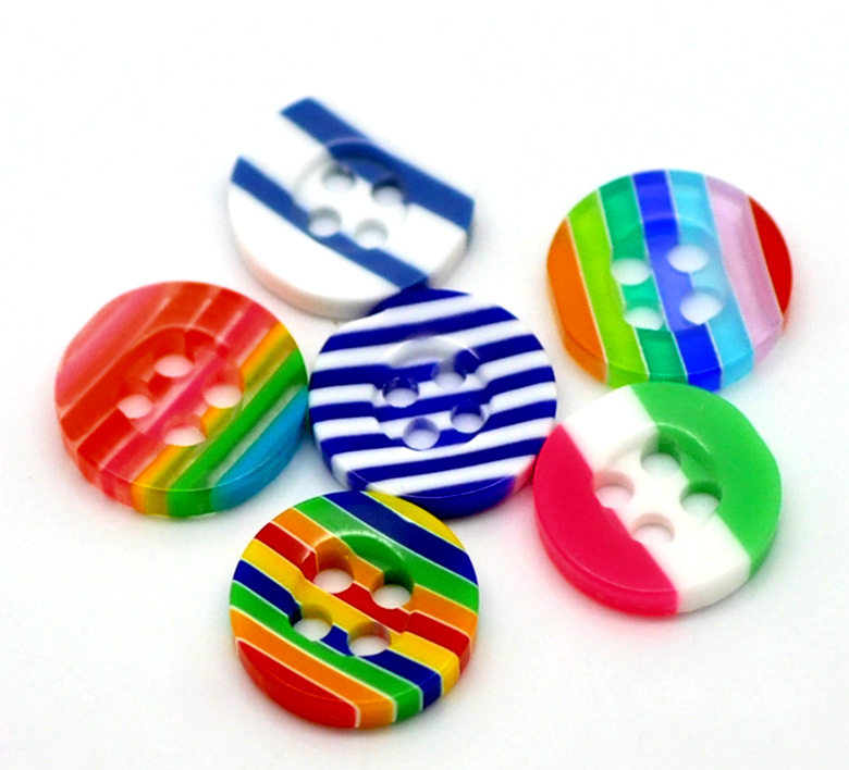 กระดุมเรซิ่นลายทาง 4 รู 13mm. 100 เม็ด คละสี